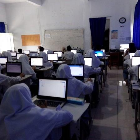 Simulasi UNBK 2017 Tahap II SMAT Riyadlul Ulum