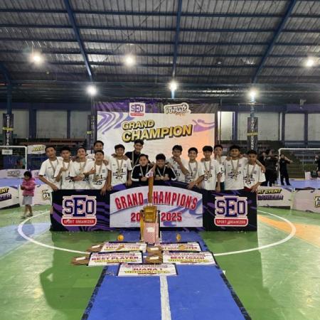 Hebat! Tim Futsal Riyadlul Ulum Berhasil Juarai Kompetisi The Best Futsal Competition Sejawa Barat