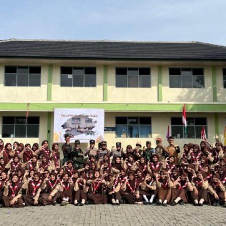 Pelantikan Anggota Saka: Menanamkan Jiwa Pramuka Sejati pada Santriwati Kelas 5 KMI